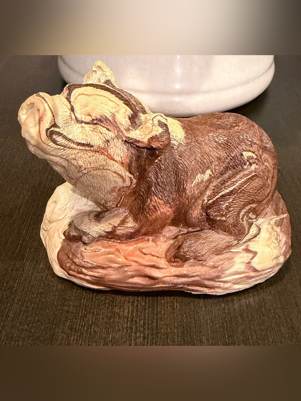 Vintage Earth Tone Marbled Slip Pottery Resting Pig Sculpture – Unmarked